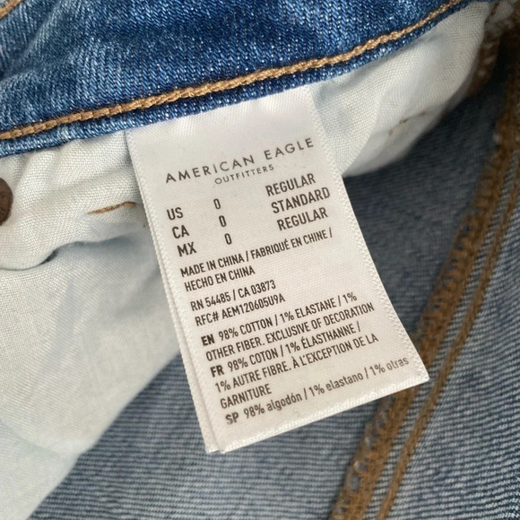 AMERICAN Eagle Short Stretch  Mom Jean Medium Blue with raw Hem Size 0 - Picture 8 of 14